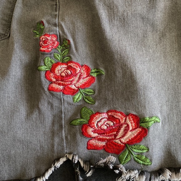 WishList jeans black washed denim rose embroidery ripped raw hem fringe Large - Picture 9 of 16